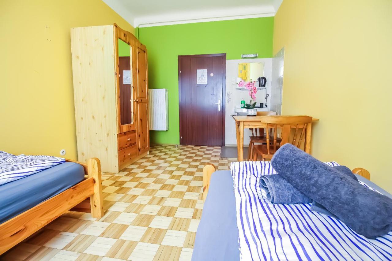 Economic 2Sb Apartment In Lively Area Viena Exterior foto