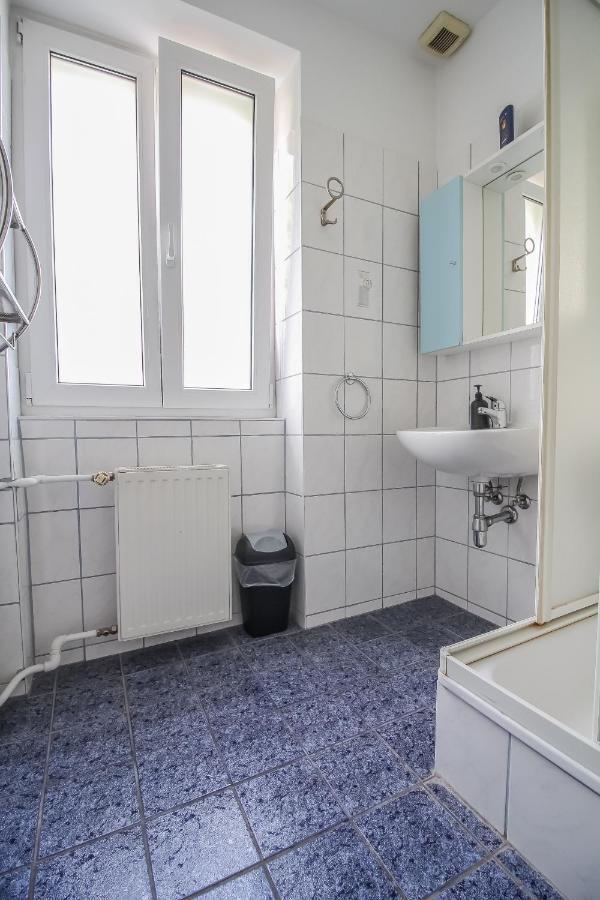 Economic 2Sb Apartment In Lively Area Viena Exterior foto
